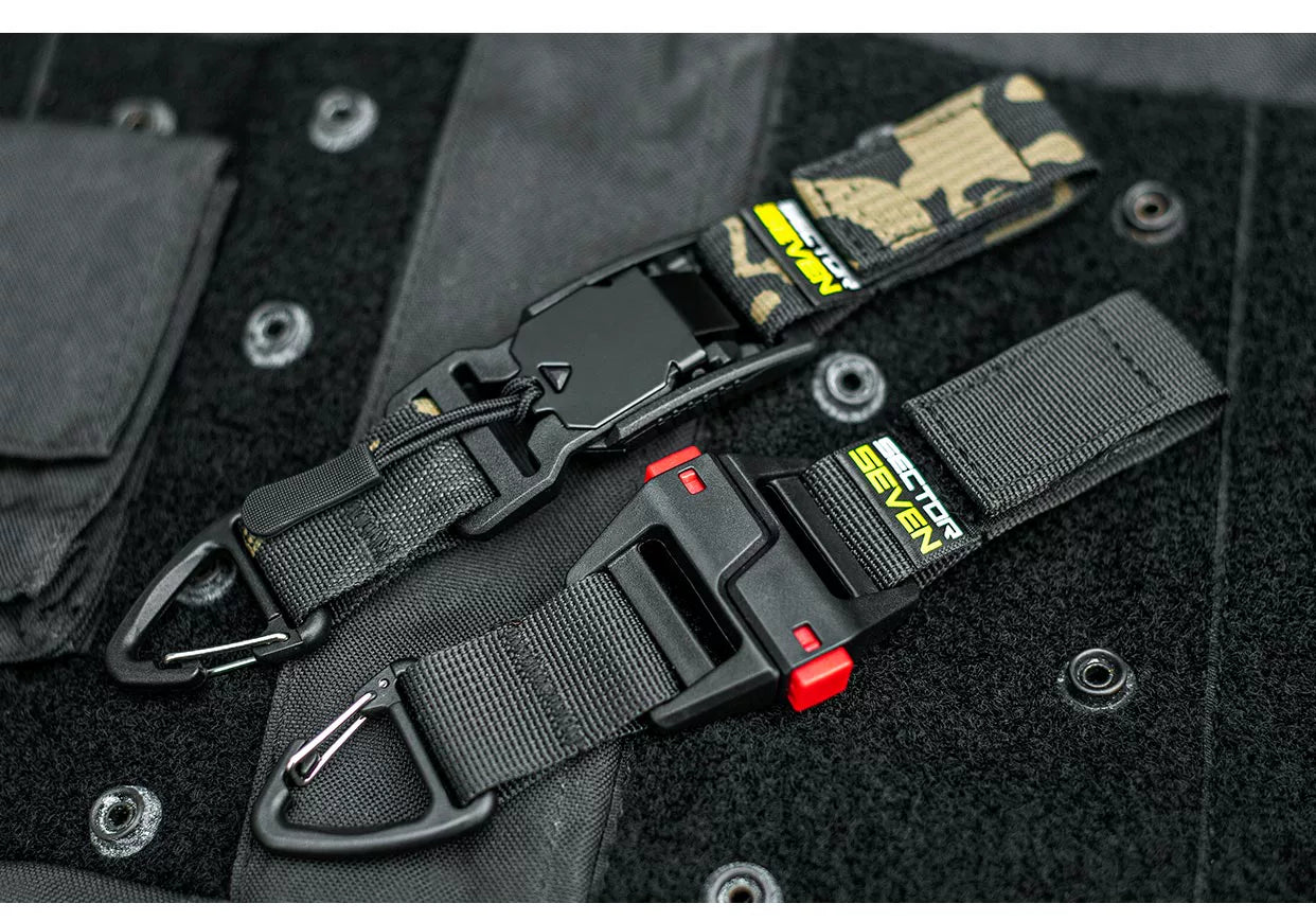 Tactical Multipurpose Triangle Quick Detachment Buckle Belt Quick Hanging Single Hook Survival Keychain EDC